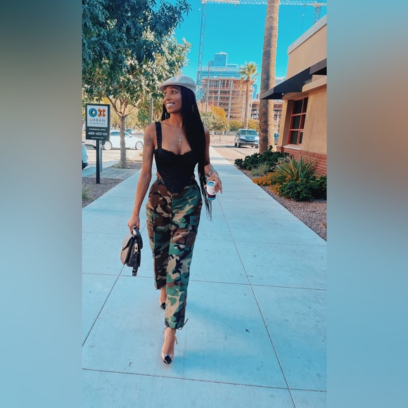 MEET YOUR POSHER!!  Shattered Glass Vintage- Behind the brand - Picture 9 of 13